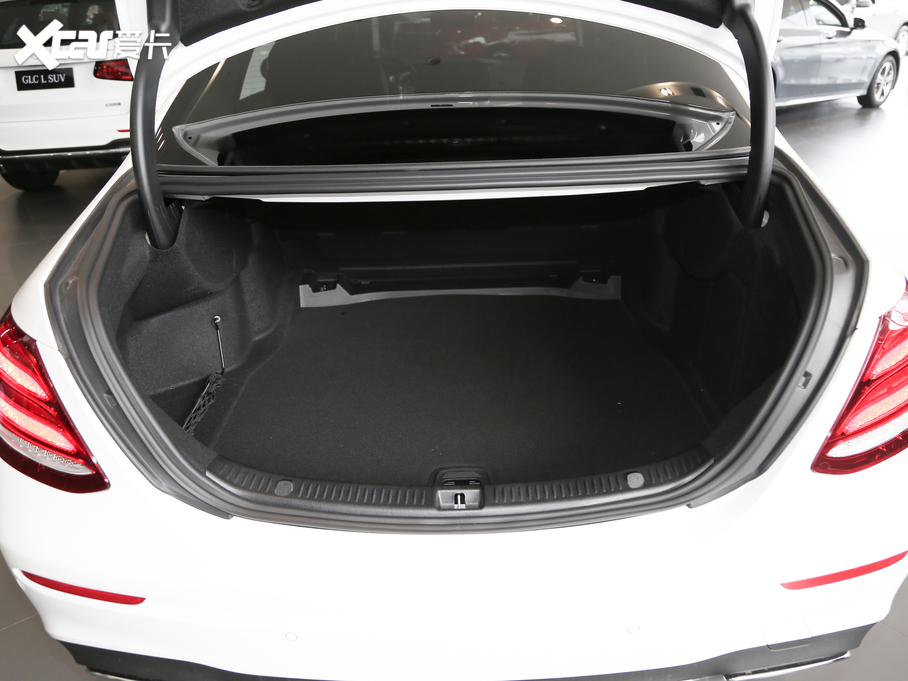 2020YE Ŀ E 300 L r