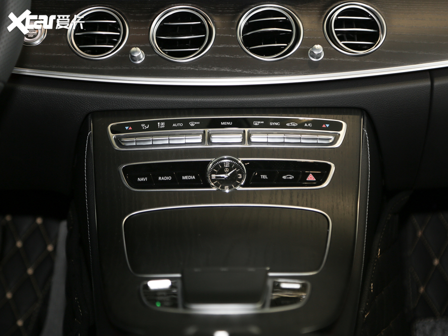 2020YE Ŀ E 300 L r