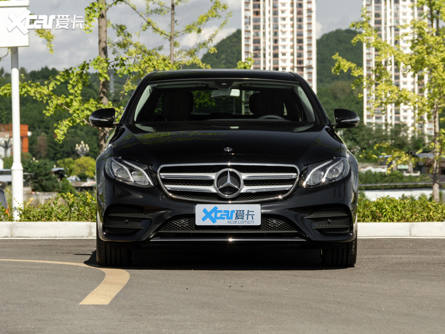 2020款奔驰e级改款 e 260 l 运动型