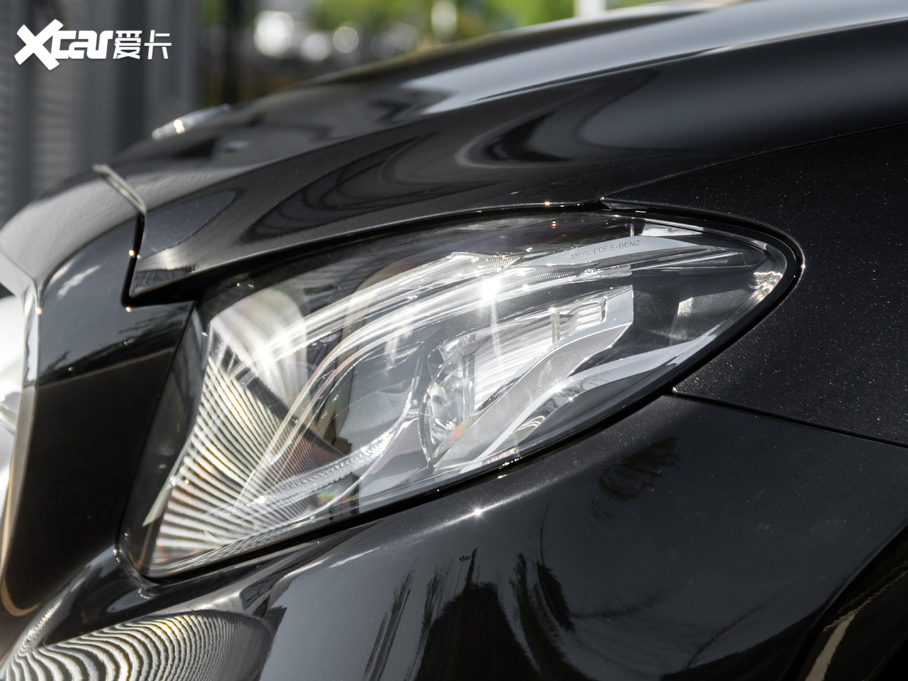 2020YE Ŀ E 260 L \