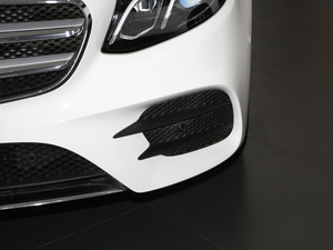 2020Ŀ E 300 L r (ji)^