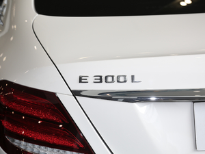 2020Ŀ E 300 L r ^