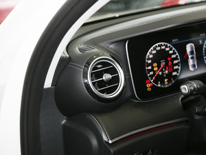 2020Ŀ E 300 L r п؅^