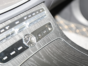 2020Ŀ E 300 L r п؅^