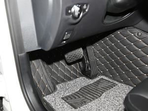 2020Ŀ E 300 L r п؅^