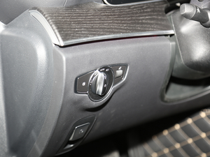 2020Ŀ E 300 L r п؅^