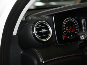 2020Ŀ E 300 L r п؅^