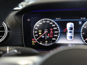 2020Ŀ E 300 L r п؅^