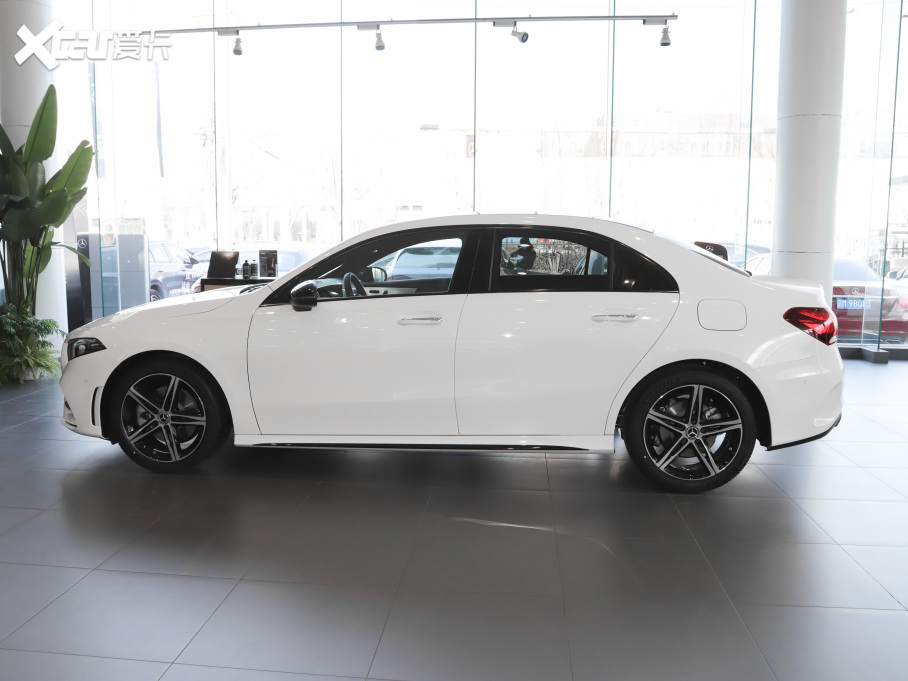 2020YA Ŀ A 220 L 4MATIC \I܇