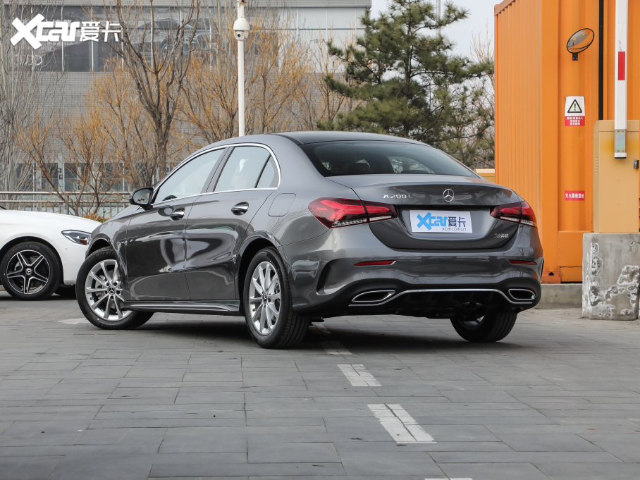 2021YA A 200 L \I܇r