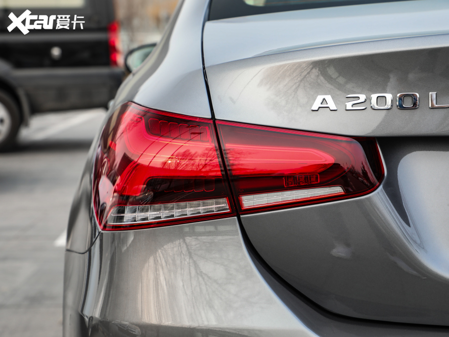 2021YA A 200 L \I܇r