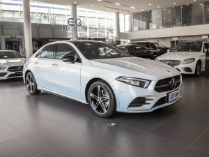 2020Ŀ A 220 L 4MATIC \I܇ w^