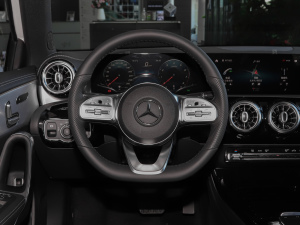 2020款改款 A 220 L 4MATIC 运动轿车 方向盘