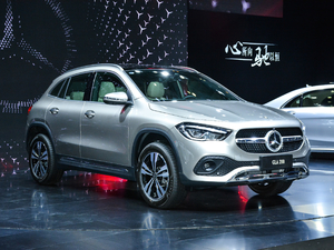 2020GLA 200 w^