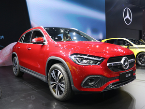 2020GLA 200 w^