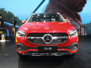 2020GLA 200 w^