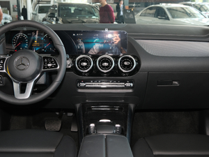 2020款GLA 180 中控台