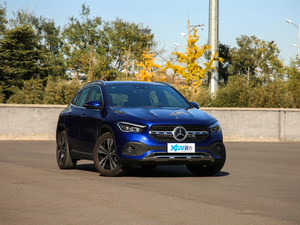 2020GLA 200 w^