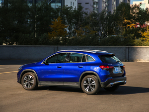2020GLA 200 w^
