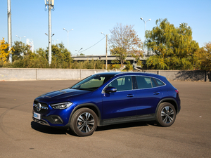 2020GLA 200 w^