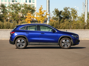 2020GLA 200 w^