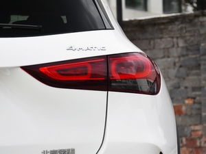 2020款GLA 200 4MATIC 尾灯
