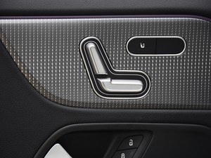 2020GLA 200 4MATIC {{