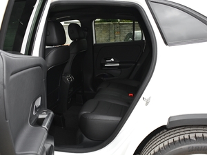 2020款GLA 200 4MATIC 后排空间