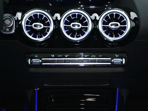 2020GLA 200 4MATIC {(dio){(dio)(ji)