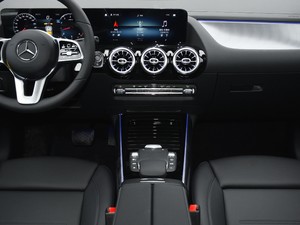 2020款GLA 200 4MATIC 中控台