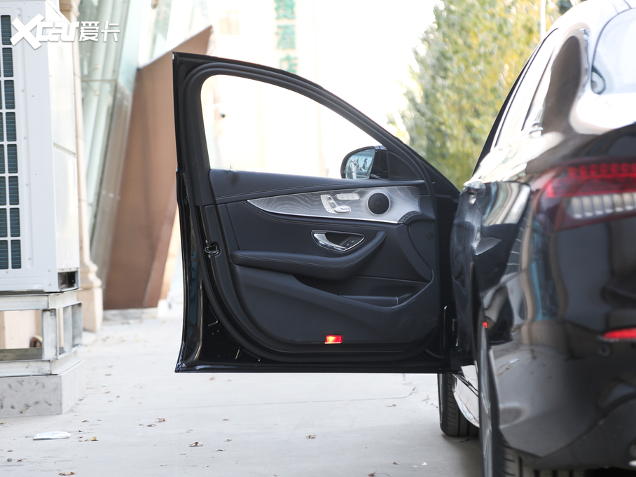 2021YE E 300 L r\