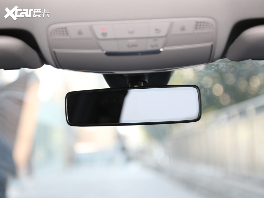 2021YE E 300 L r\