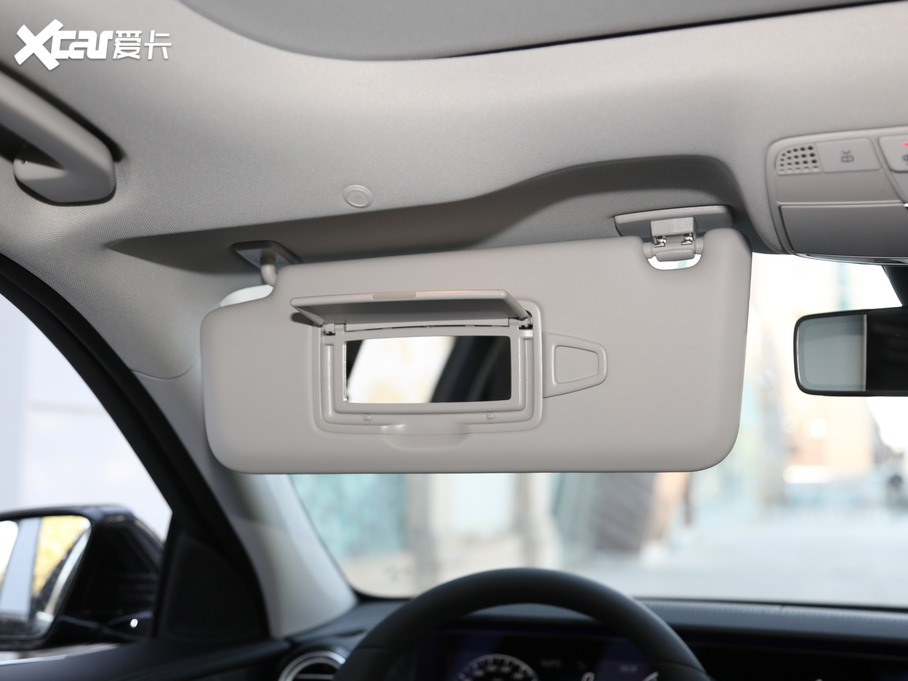 2021YE E 300 L r\