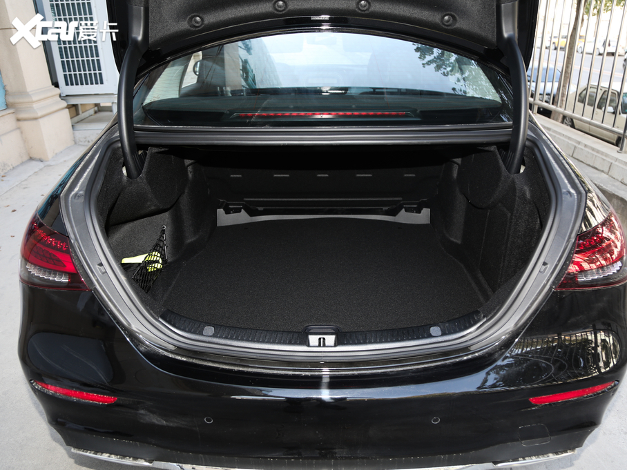 2021YE E 300 L r\