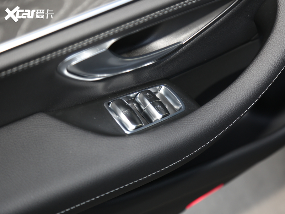 2021YE E 300 L r\