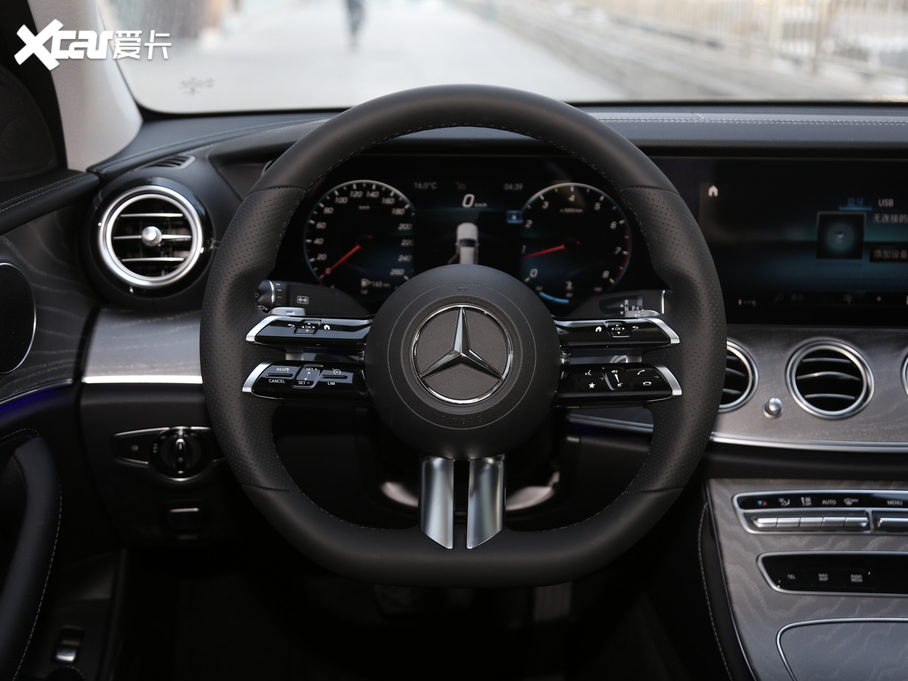 2021YE E 300 L r\