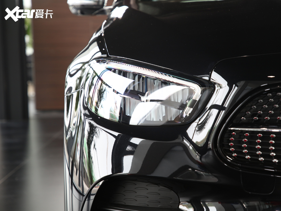 2021YE E 300 L A\