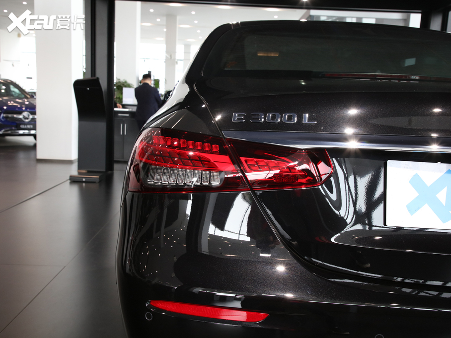 2021YE E 300 L A\