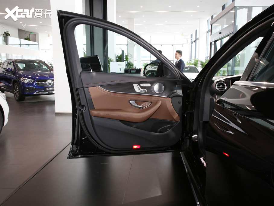 2021YE E 300 L A\