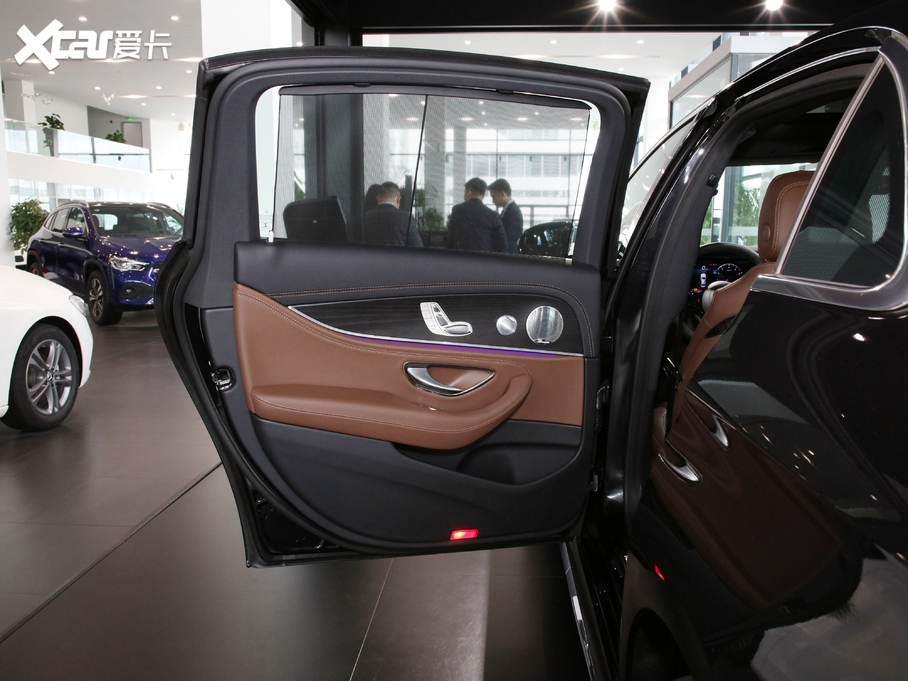 2021YE E 300 L A\