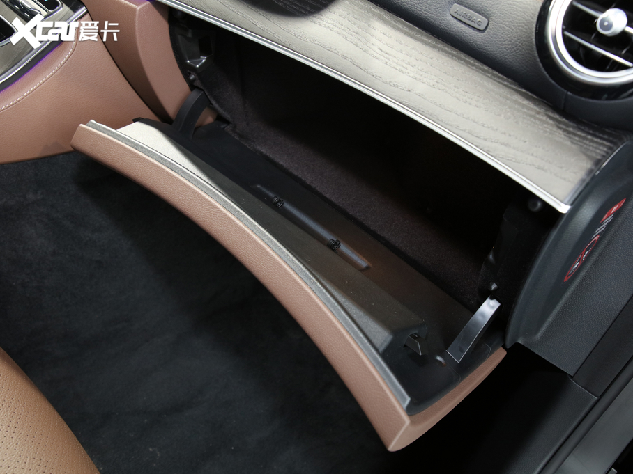 2021YE E 300 L A\