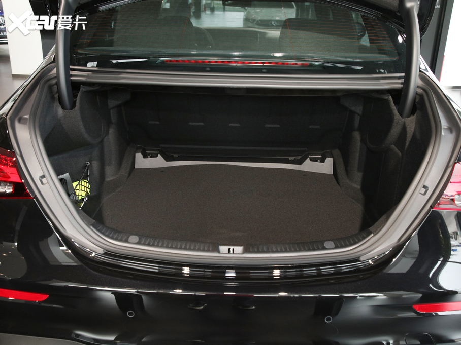 2021YE E 300 L A\