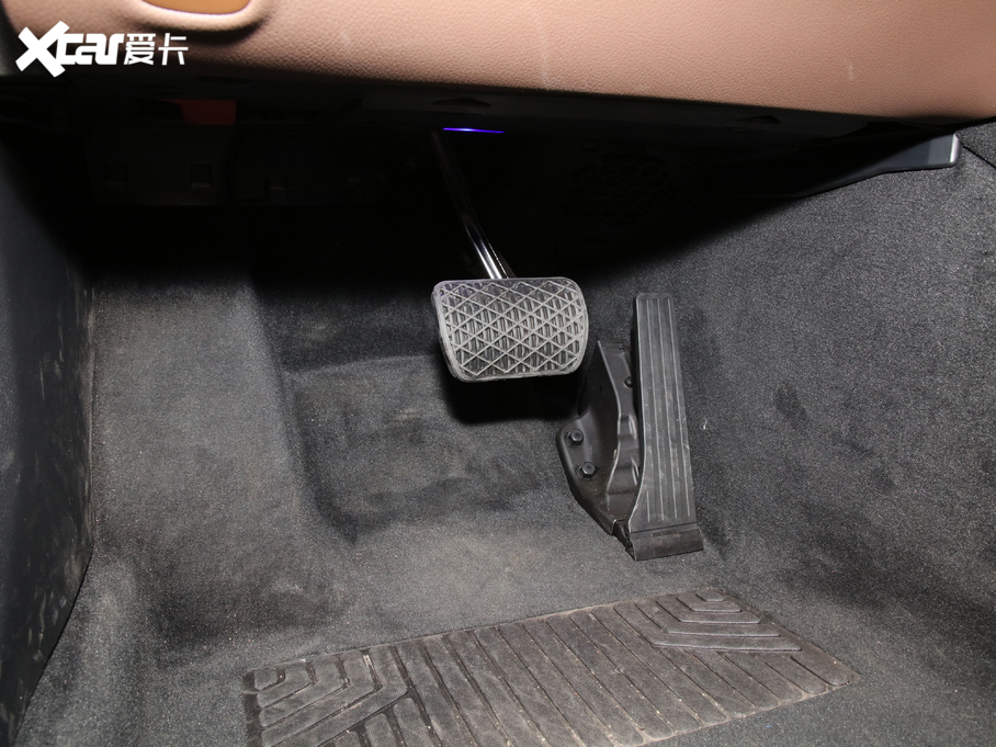 2021YE E 300 L A\