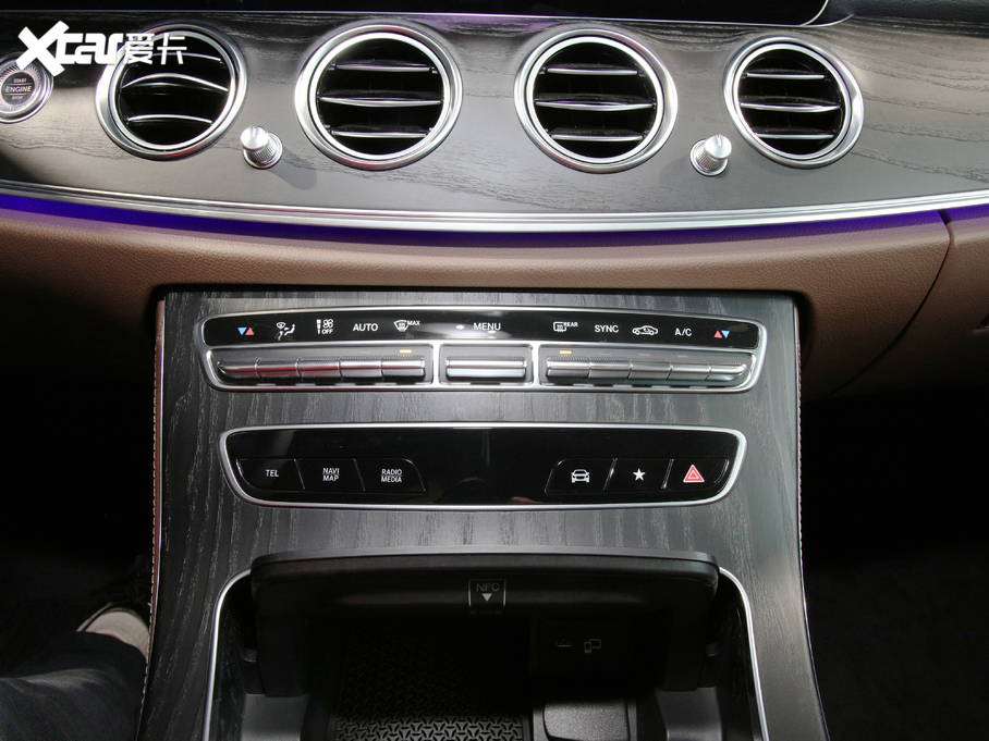 2021YE E 300 L A\