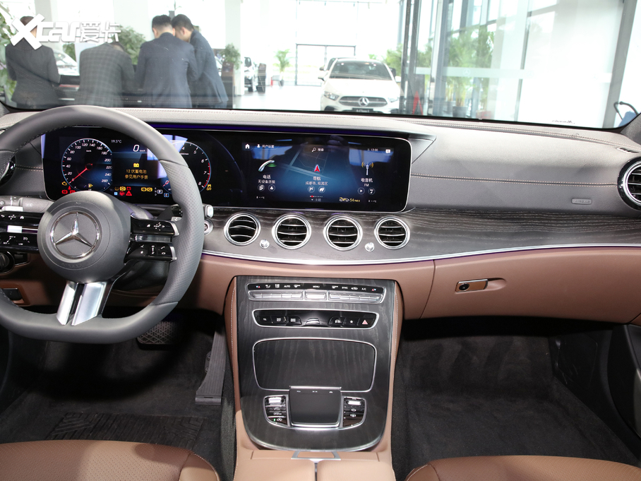 2021YE E 300 L A\