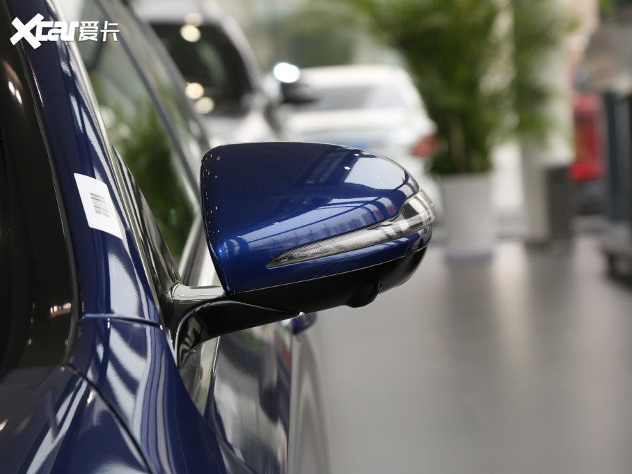 2021YE Ŀ E 300 L r\