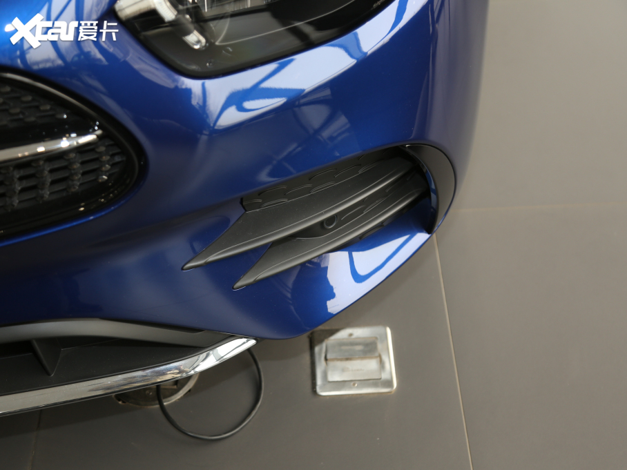 2021YE Ŀ E 300 L r\