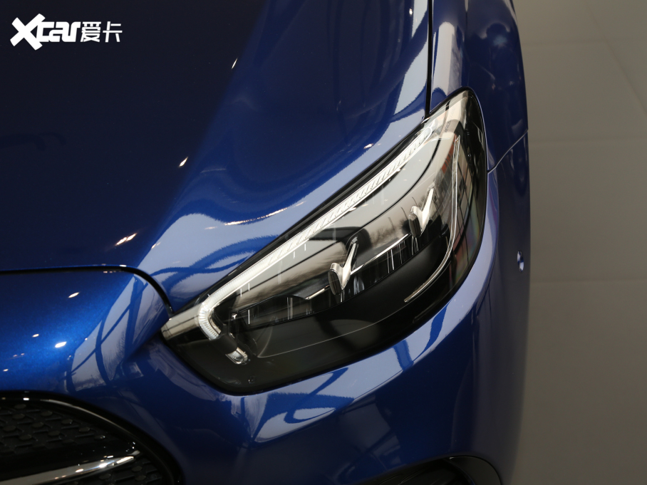 2021YE Ŀ E 300 L r\