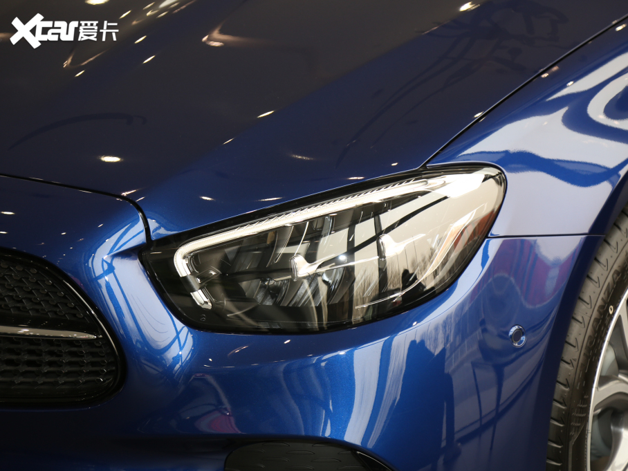 2021YE Ŀ E 300 L r\