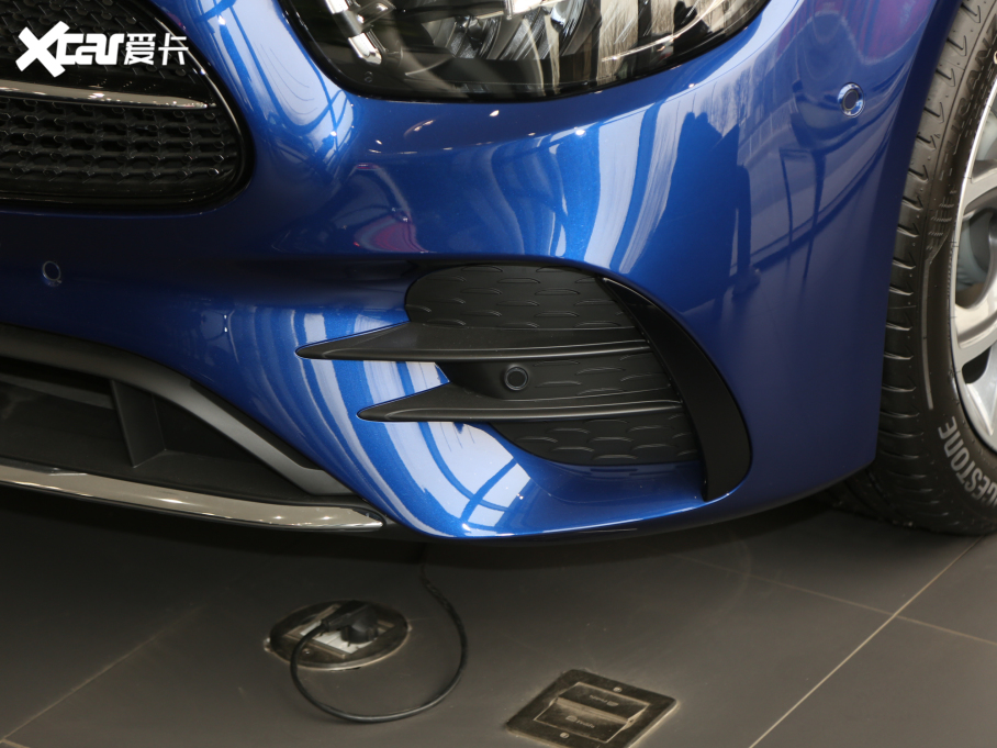 2021YE Ŀ E 300 L r\